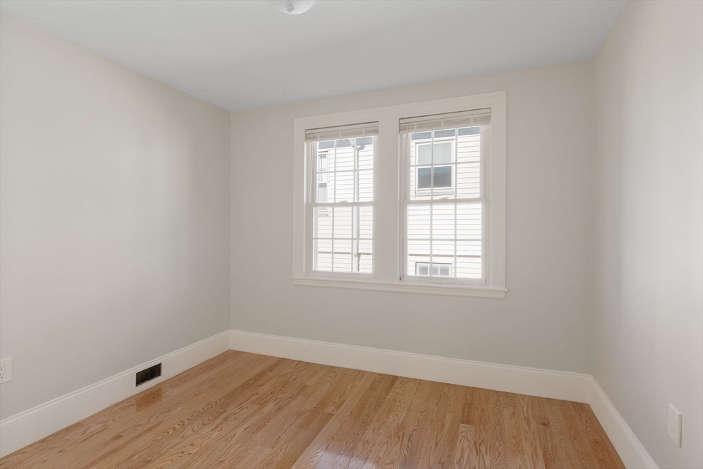 Boston, Massachusetts 02131, United States, 3 Bedrooms Bedrooms, ,1 BathroomBathrooms,Residential,Active,89368