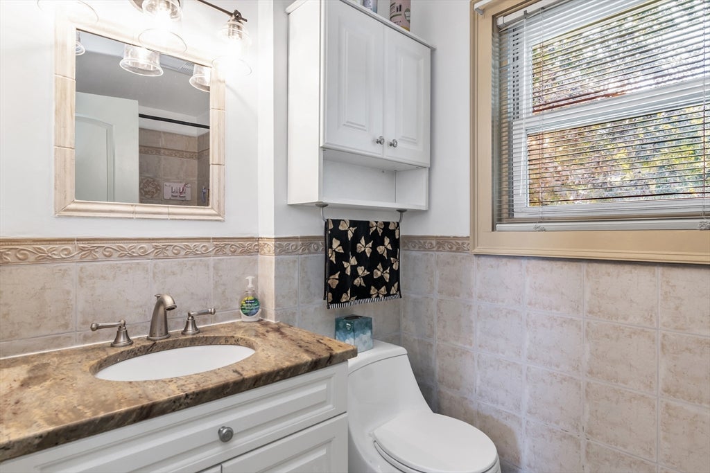 12 Oakland RD, Lawrence, MA, 12 Oakland RD, Lawrence, MA Photo #11