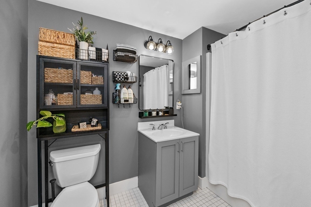 Lynn, Massachusetts 01901, United States, 2 Bedrooms Bedrooms, ,1 BathroomBathrooms,Residential,Active,239067