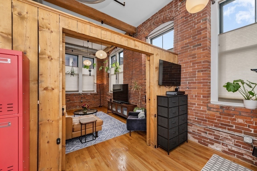 Lynn, Massachusetts 01901, United States, 2 Bedrooms Bedrooms, ,1 BathroomBathrooms,Residential,Active,239067