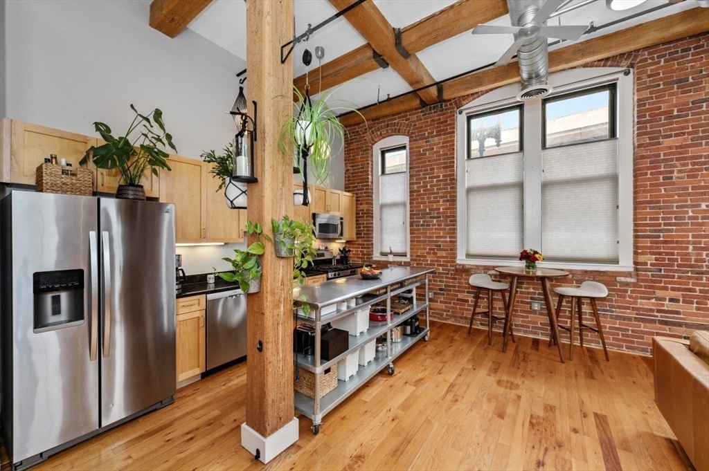 Lynn, Massachusetts 01901, United States, 2 Bedrooms Bedrooms, ,1 BathroomBathrooms,Residential,Active,239067