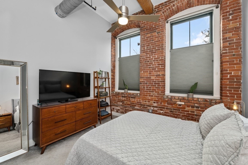 Lynn, Massachusetts 01901, United States, 2 Bedrooms Bedrooms, ,1 BathroomBathrooms,Residential,Active,239067