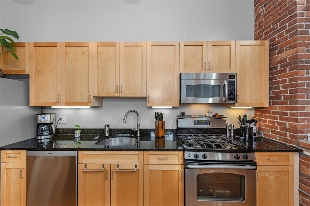 Lynn, Massachusetts 01901, United States, 2 Bedrooms Bedrooms, ,1 BathroomBathrooms,Residential,Active,239067