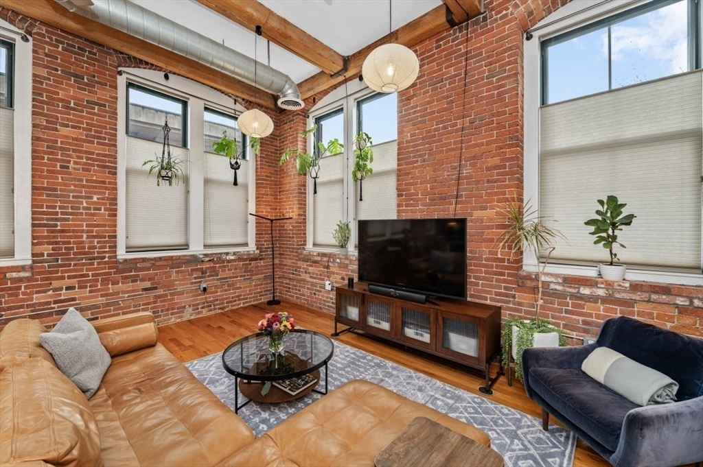 Lynn, Massachusetts 01901, United States, 2 Bedrooms Bedrooms, ,1 BathroomBathrooms,Residential,Active,239067