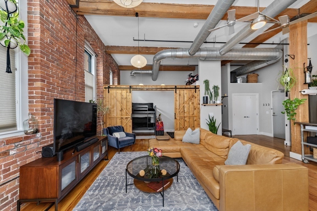 Lynn, Massachusetts 01901, United States, 2 Bedrooms Bedrooms, ,1 BathroomBathrooms,Residential,Active,239067