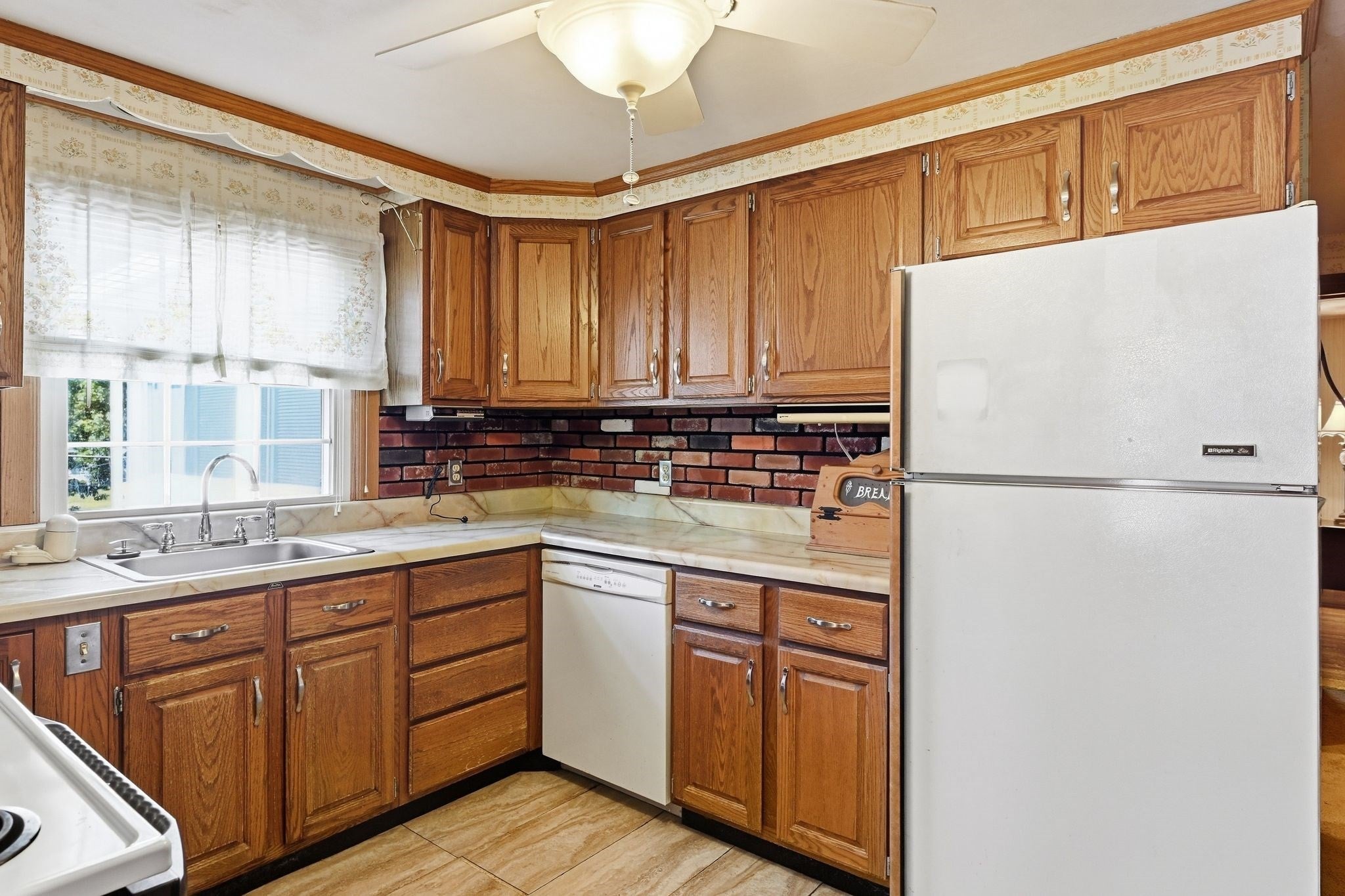 16 Holly Ct, Springfield, MA, 16 Holly Ct, Springfield, MA Photo #7