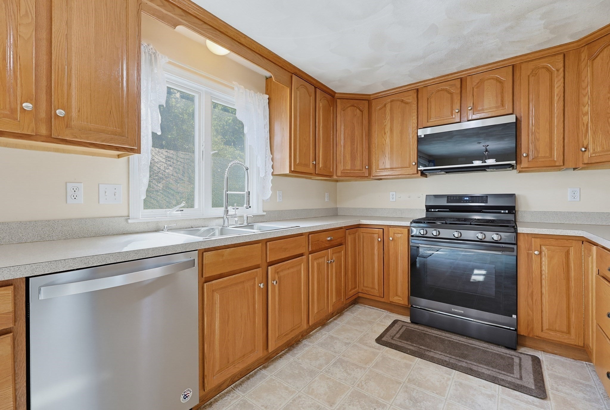 37 Dennis St #5, Attleboro, MA, 37 Dennis St #5, Attleboro, MA Photo #10