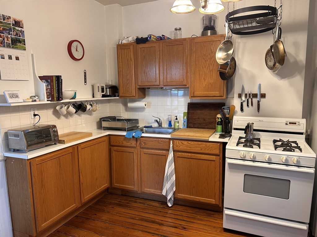 35 Houghton St #3, Somerville, MA Photo #2