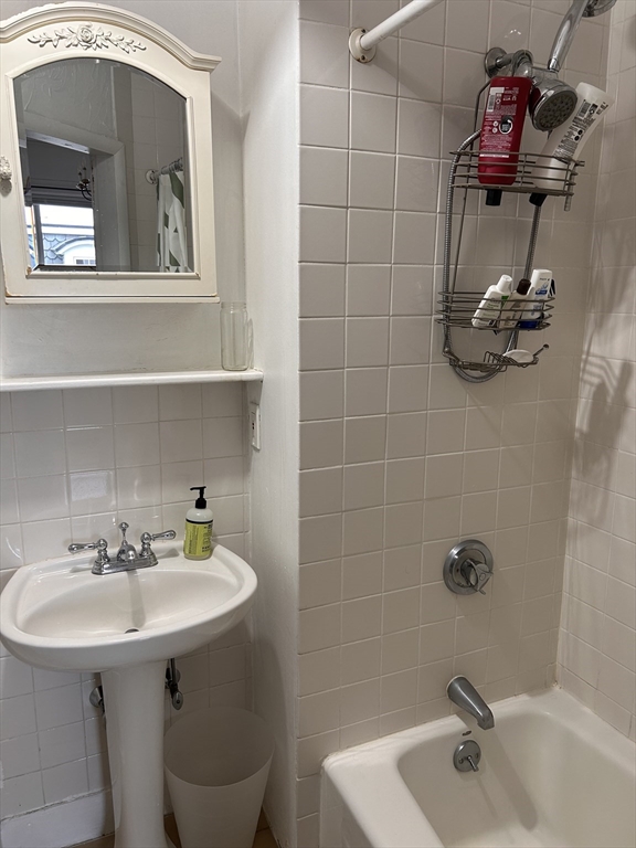 35 Houghton St #3, Somerville, MA Photo #8