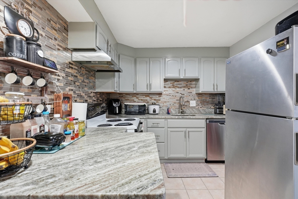 81 Colonel Bell Dr 9