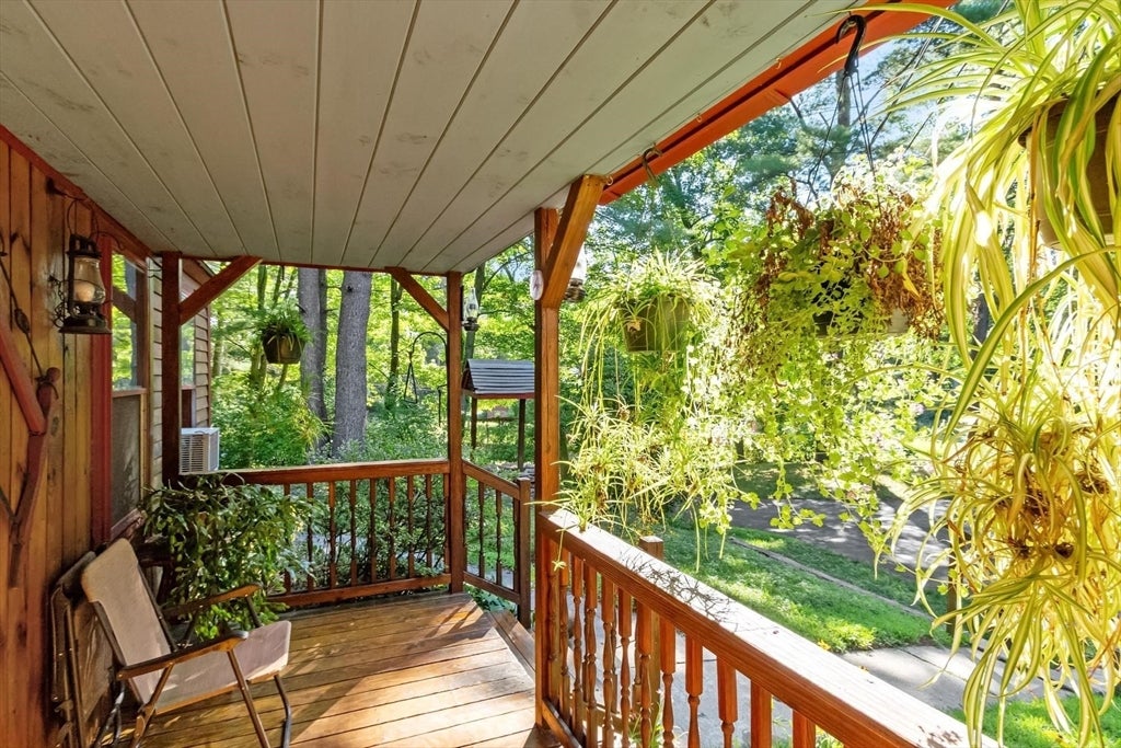 38 Laurelwood Rd