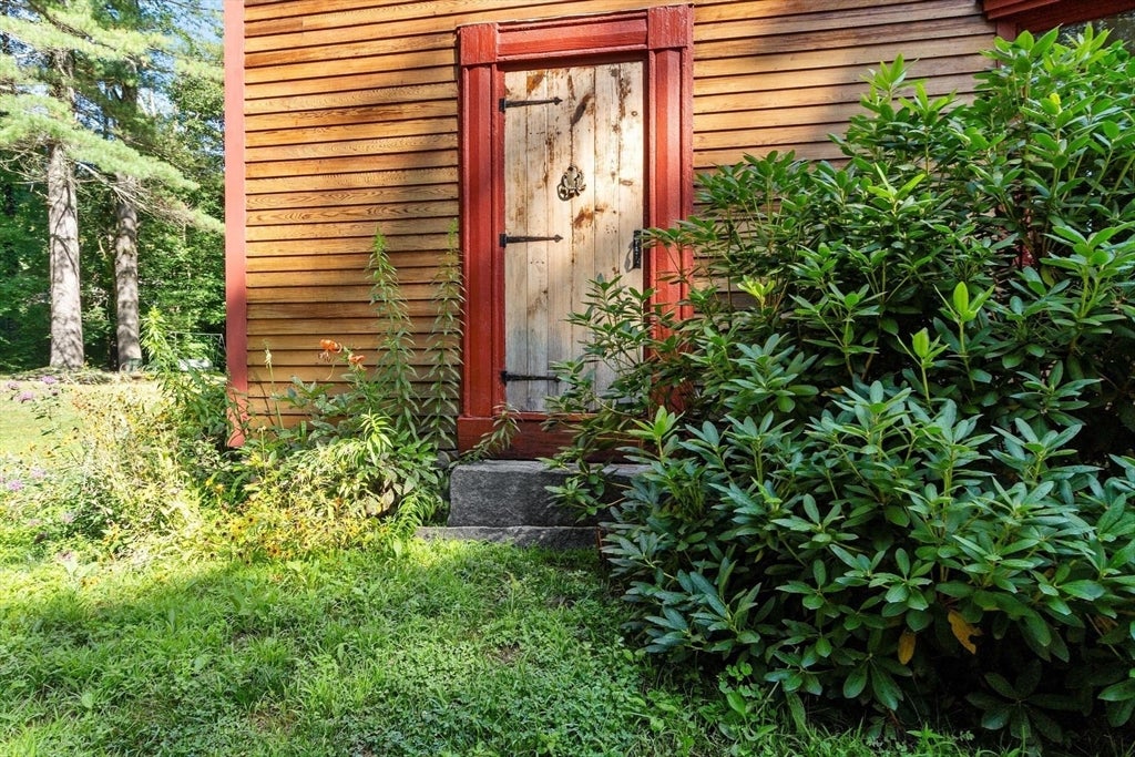 38 Laurelwood Rd