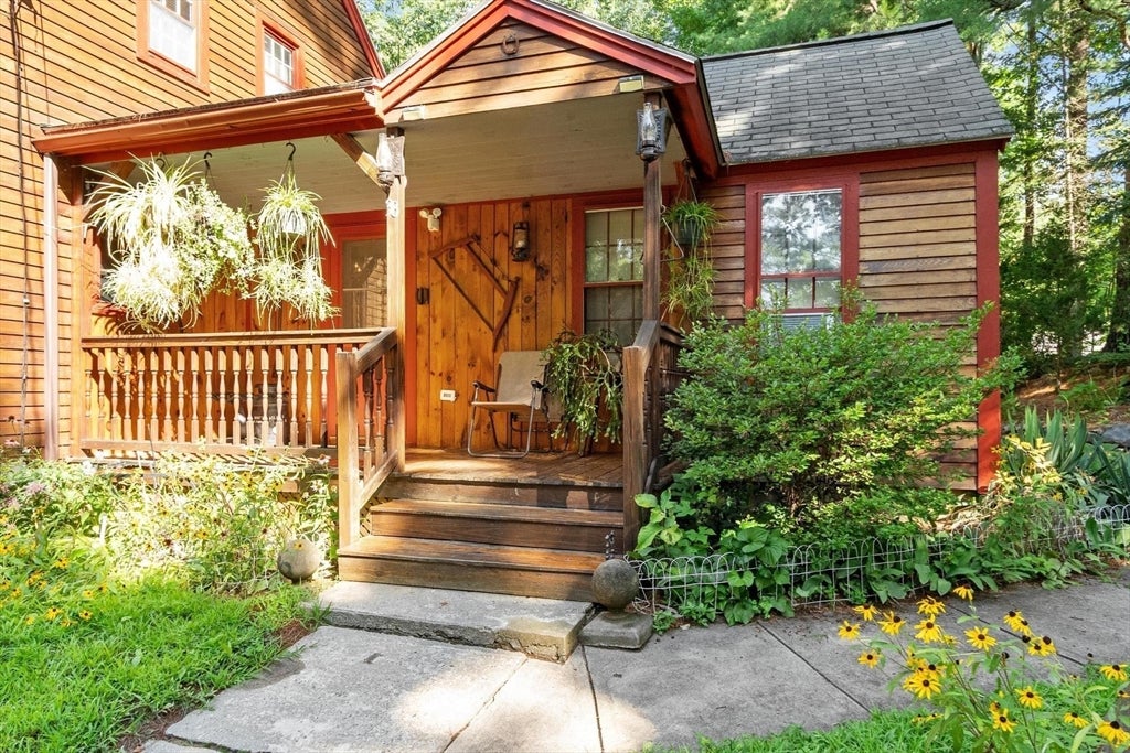 38 Laurelwood Rd
