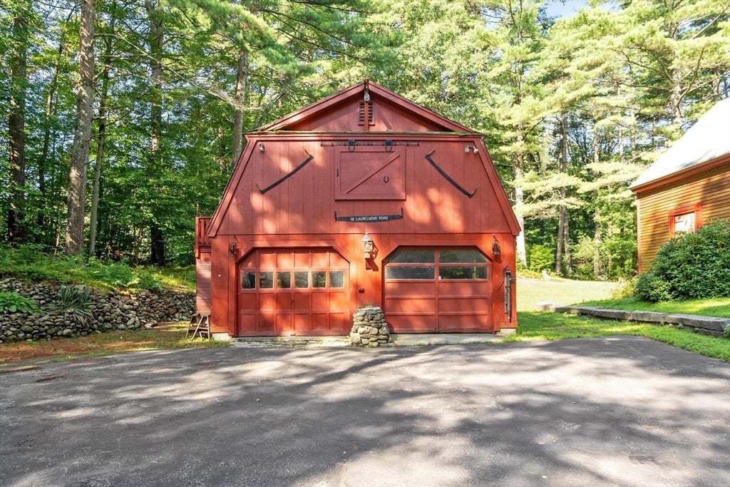 38 Laurelwood Rd