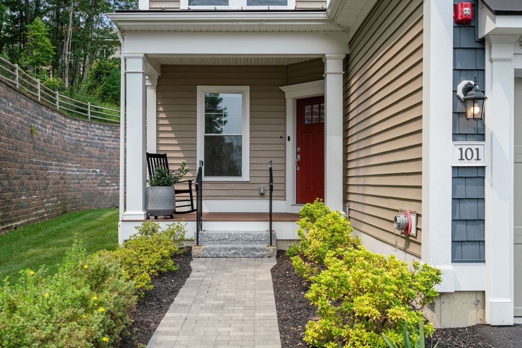 101 White Pond Way 101