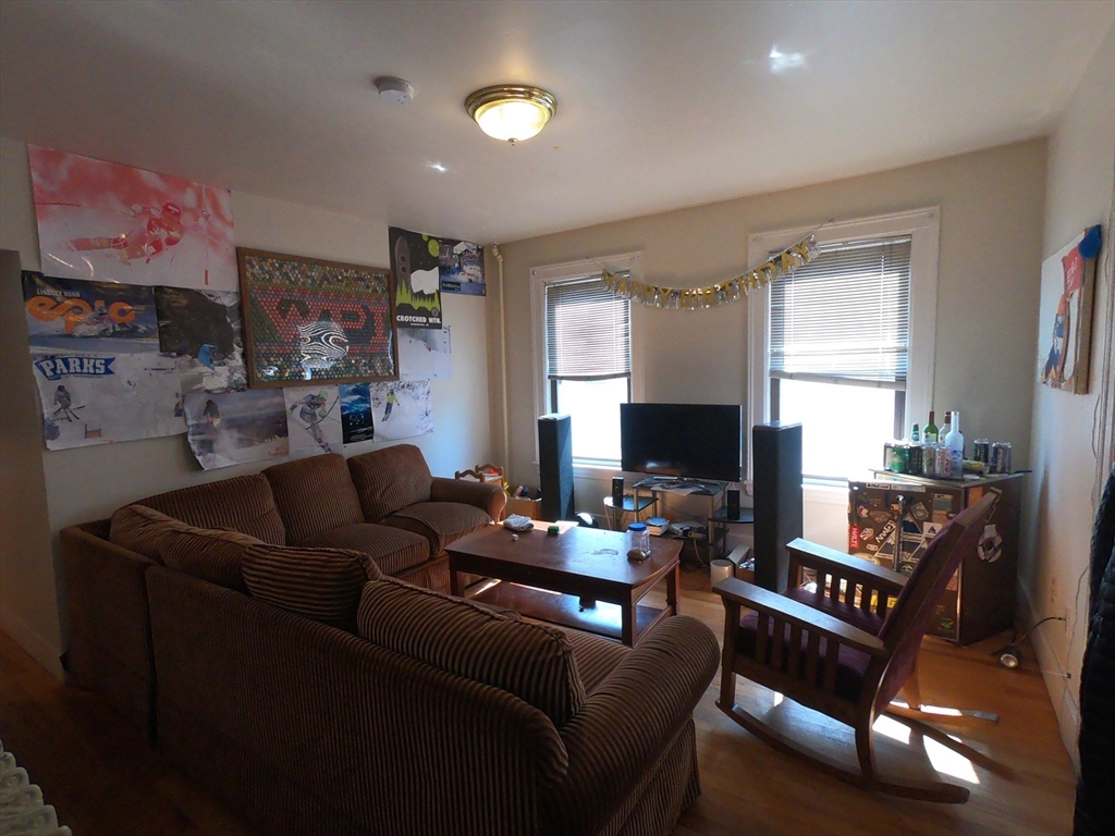 64 Fruit St, Worcester, MA Photo #2