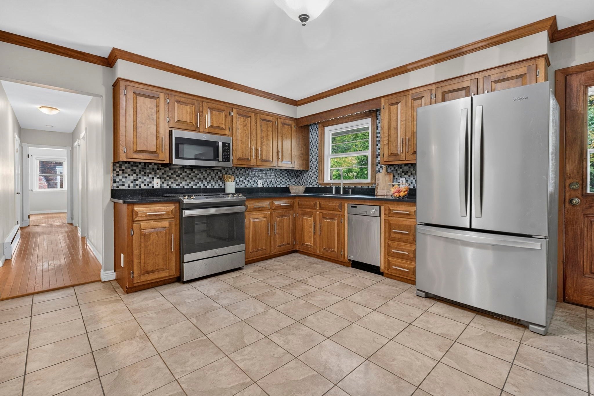 43 Madison St, Amesbury, MA, 43 Madison St, Amesbury, MA Photo #6