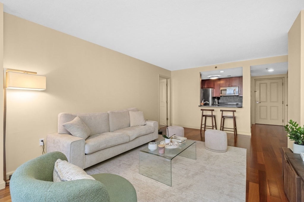 8-12 Museum Way 1625