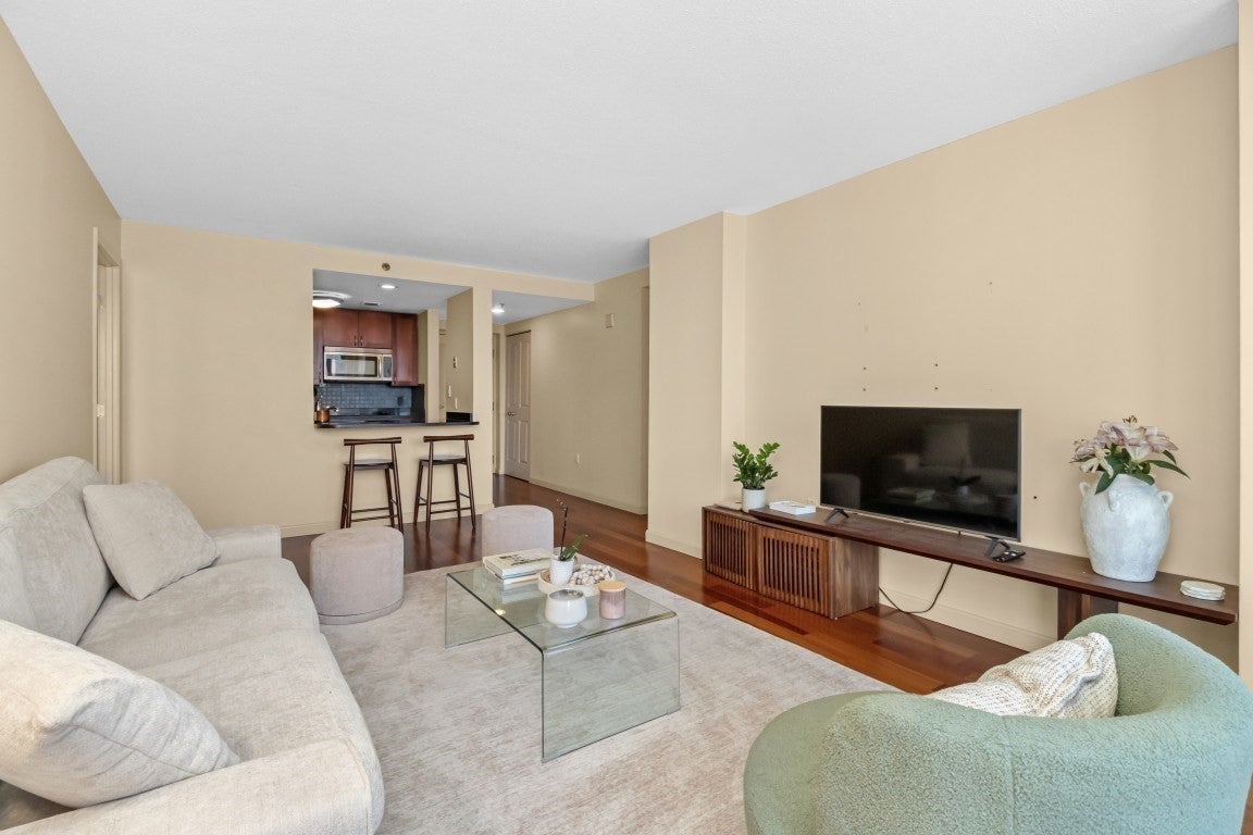 8-12 Museum Way 1625