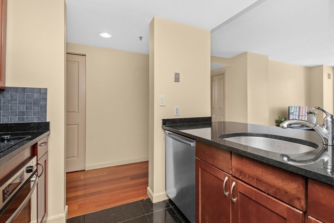 8-12 Museum Way 1625
