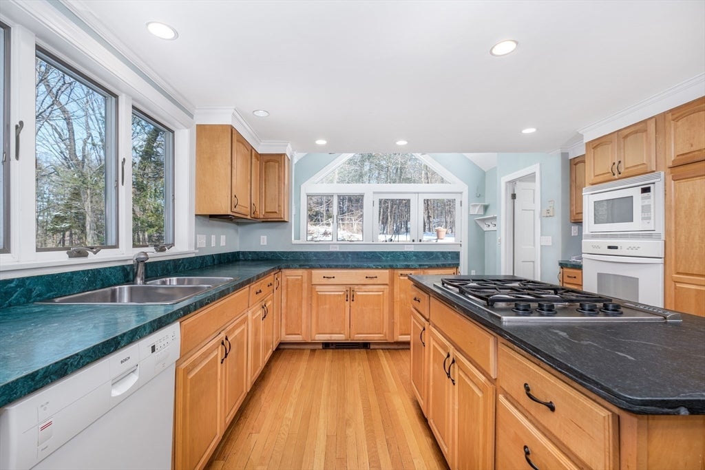 445 Glen Rd, Weston, MA Photo #11
