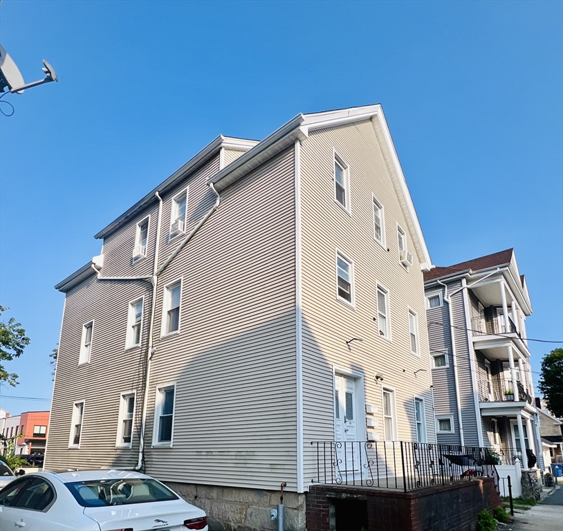 18 Hall St