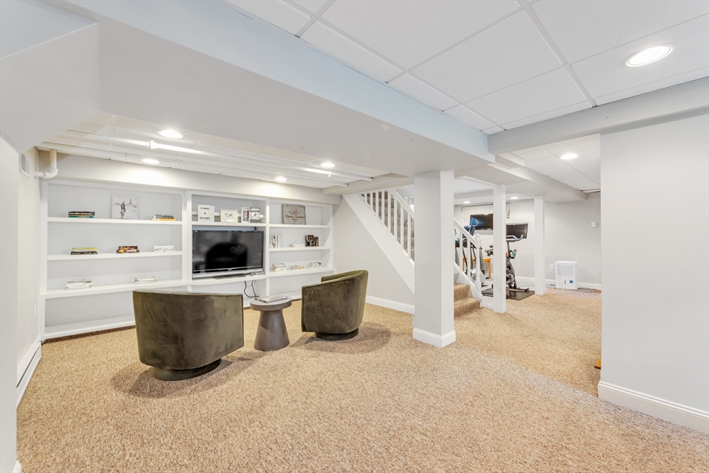 110 Anawan Ave, Boston, MA, 110 Anawan Ave, Boston, MA Photo #33