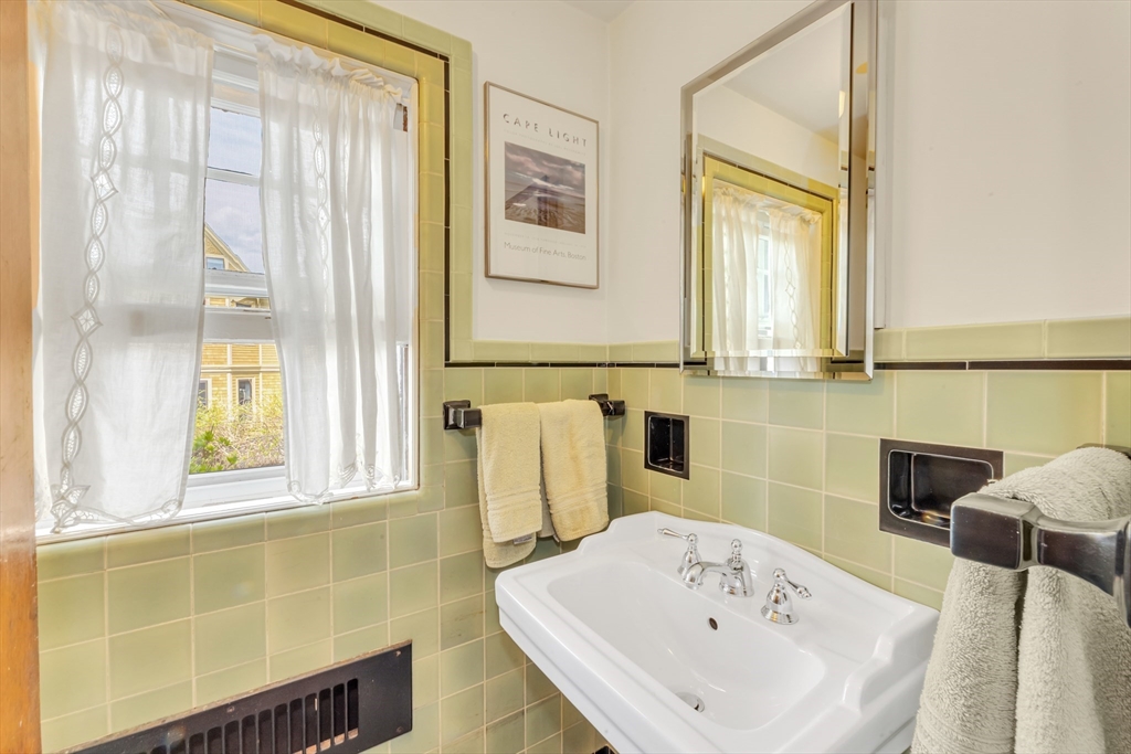 110 Anawan Ave, Boston, MA, 110 Anawan Ave, Boston, MA Photo #14