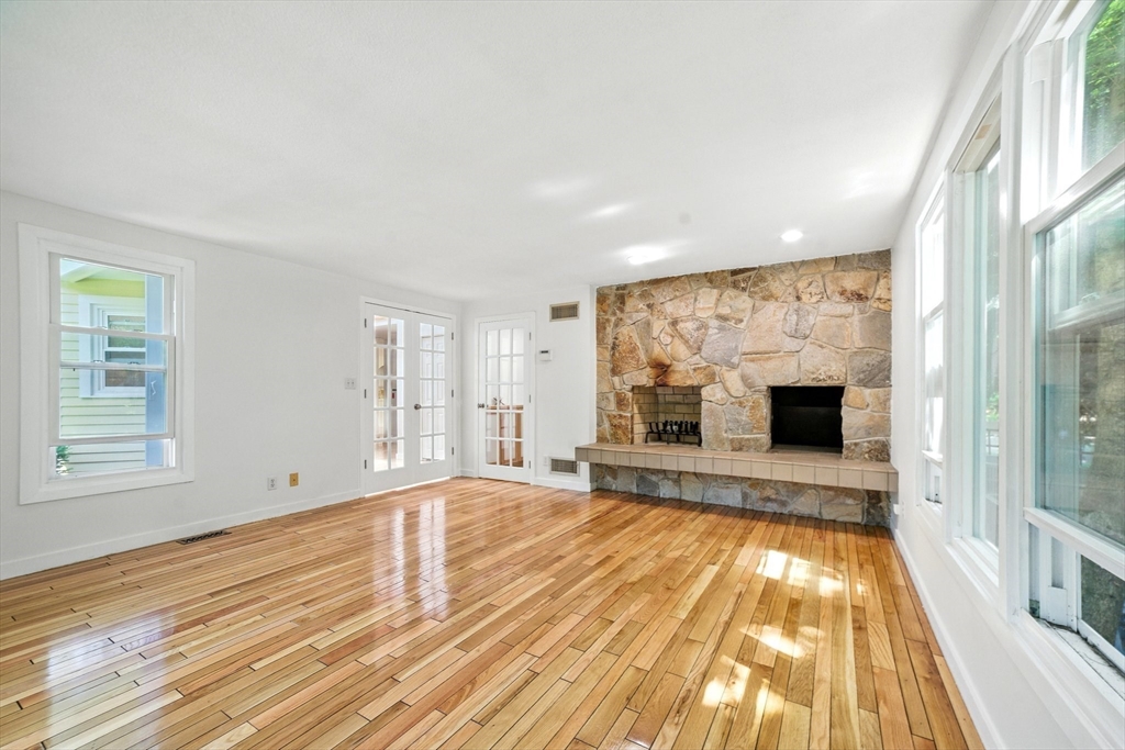 4 Fieldstone Dr