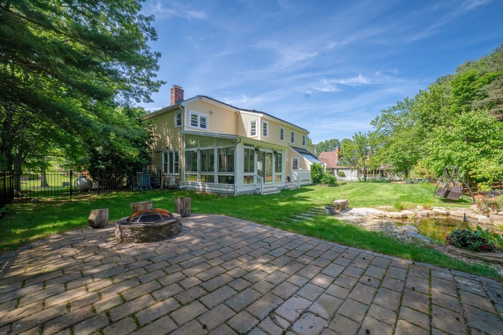 4 Fieldstone Dr