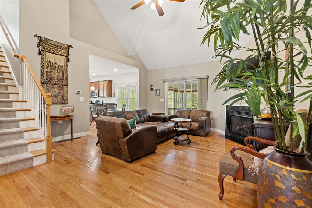 87 Mayflower Dr 87