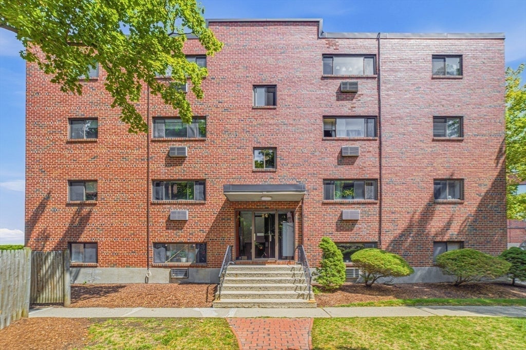 14 Riverside St #2-1, Watertown, MA Photo #18