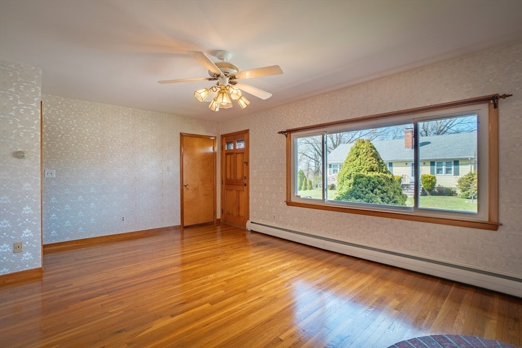 7 Cedarcrest Rd, Salem, MA, 7 Cedarcrest Rd, Salem, MA Photo #6