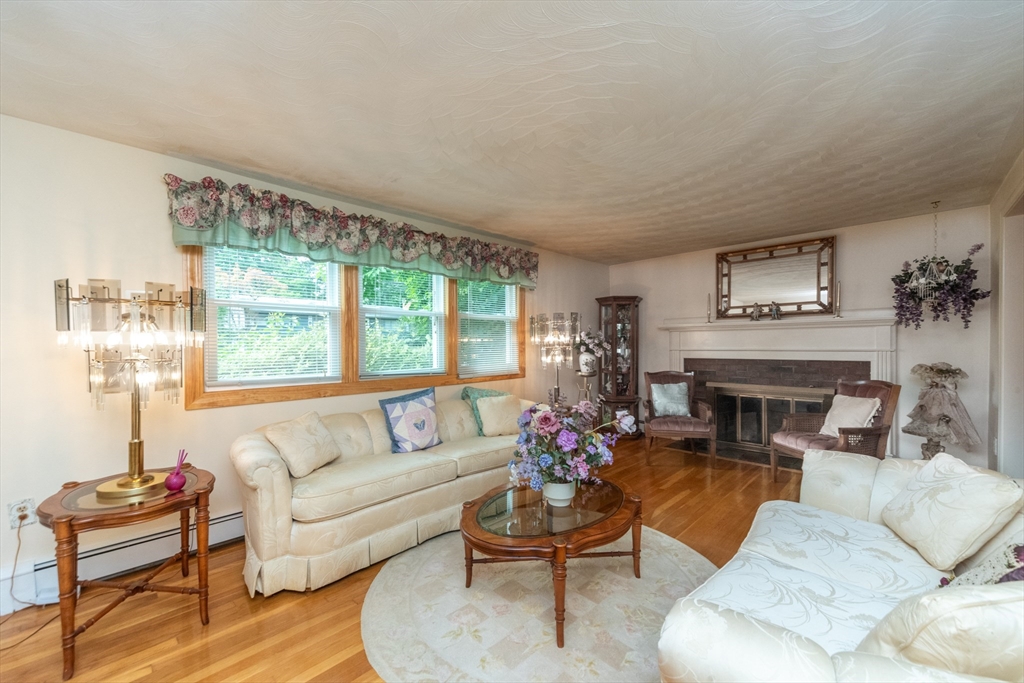27 Laurel Dr