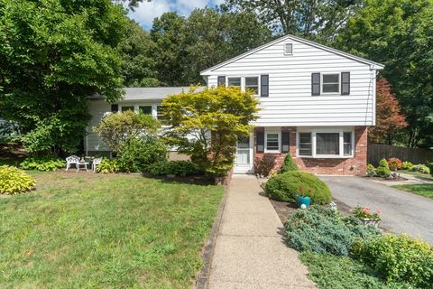 27 Laurel Dr Hudson MA 01749