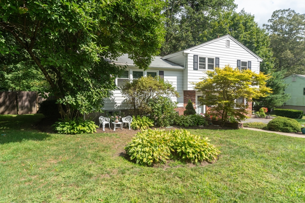 27 Laurel Dr