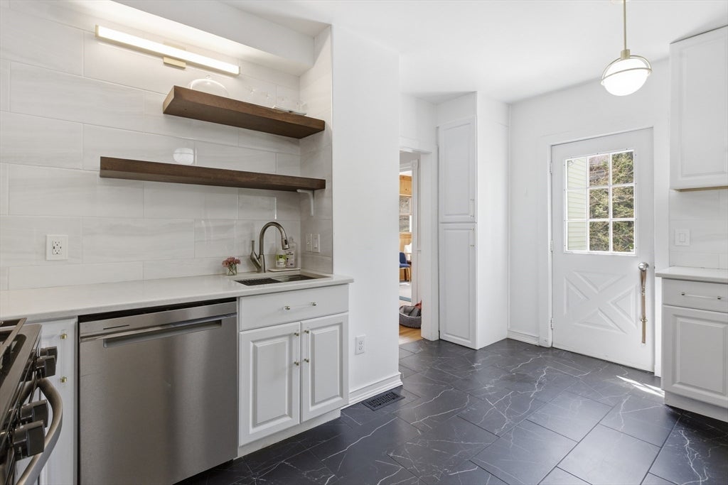 56 Agassiz Ave