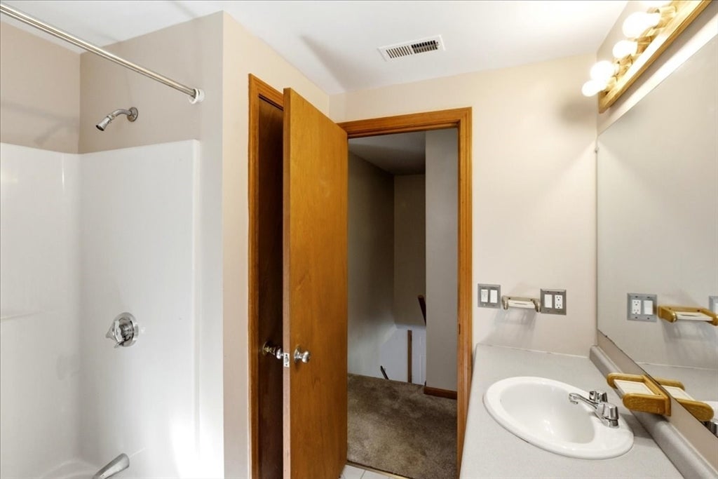 18 Scott Hollow Dr, Holyoke, MA, 18 Scott Hollow Dr, Holyoke, MA Photo #30