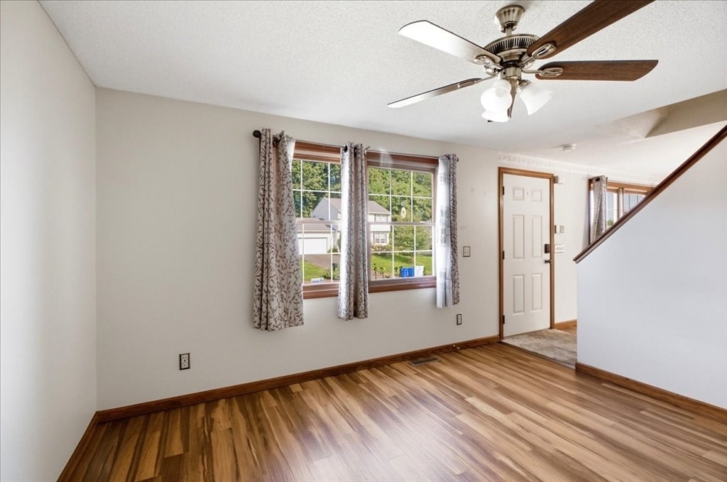 18 Scott Hollow Dr, Holyoke, MA, 18 Scott Hollow Dr, Holyoke, MA Photo #4