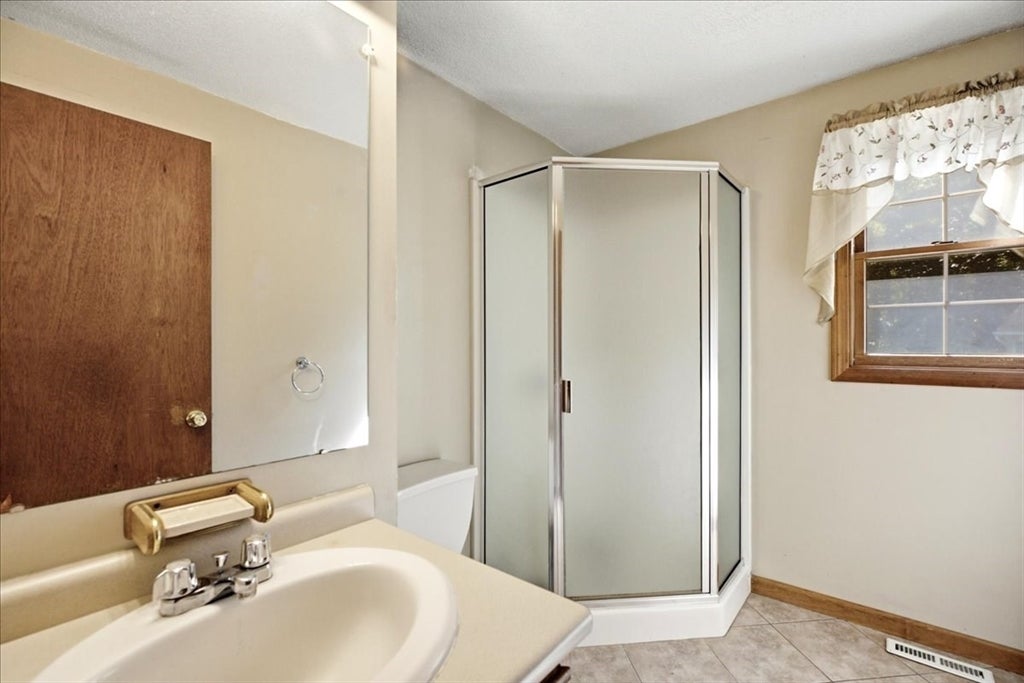 18 Scott Hollow Dr, Holyoke, MA, 18 Scott Hollow Dr, Holyoke, MA Photo #18