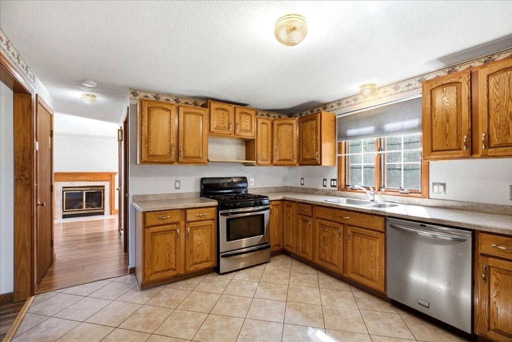 18 Scott Hollow Dr, Holyoke, MA, 18 Scott Hollow Dr, Holyoke, MA Photo #9