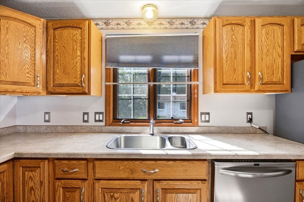 18 Scott Hollow Dr, Holyoke, MA, 18 Scott Hollow Dr, Holyoke, MA Photo #10