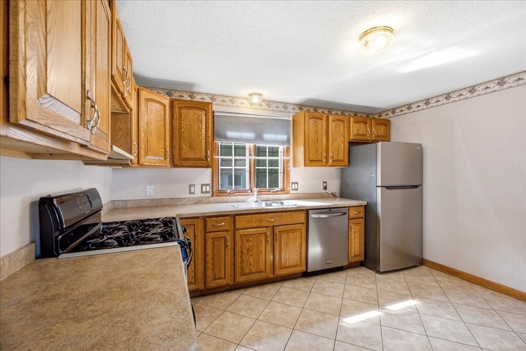 18 Scott Hollow Dr, Holyoke, MA, 18 Scott Hollow Dr, Holyoke, MA Photo #8