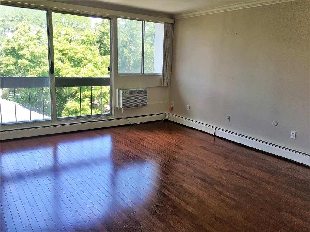12 Inman St 52