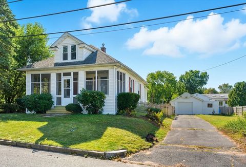 33 Taber St Springfield MA 01118