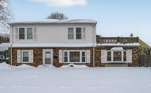 74 Alandale Pkwy Norwood MA 02062