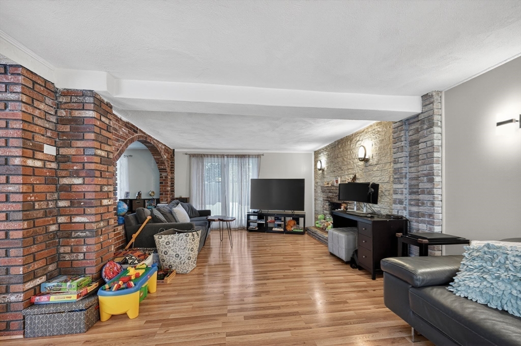 74 Alandale Pkwy