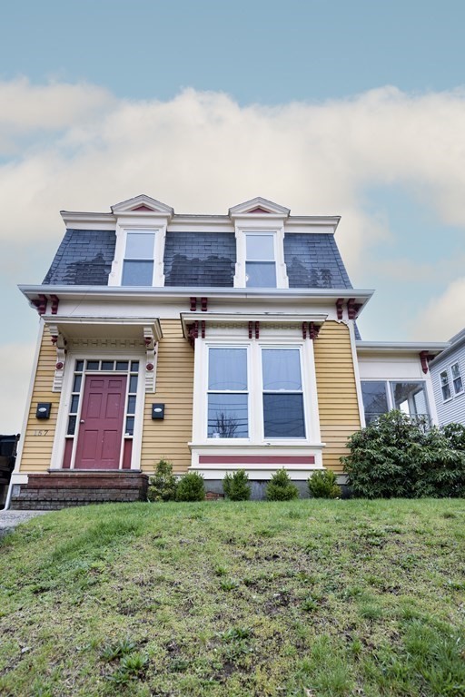 Click for 157 Winthrop Street #2, Medford, MA slideshow