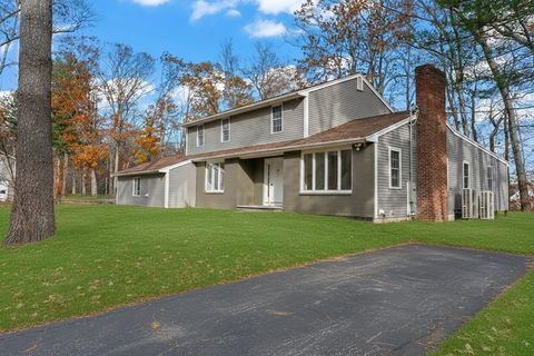 32 Laurel Ln Raynham MA 02767