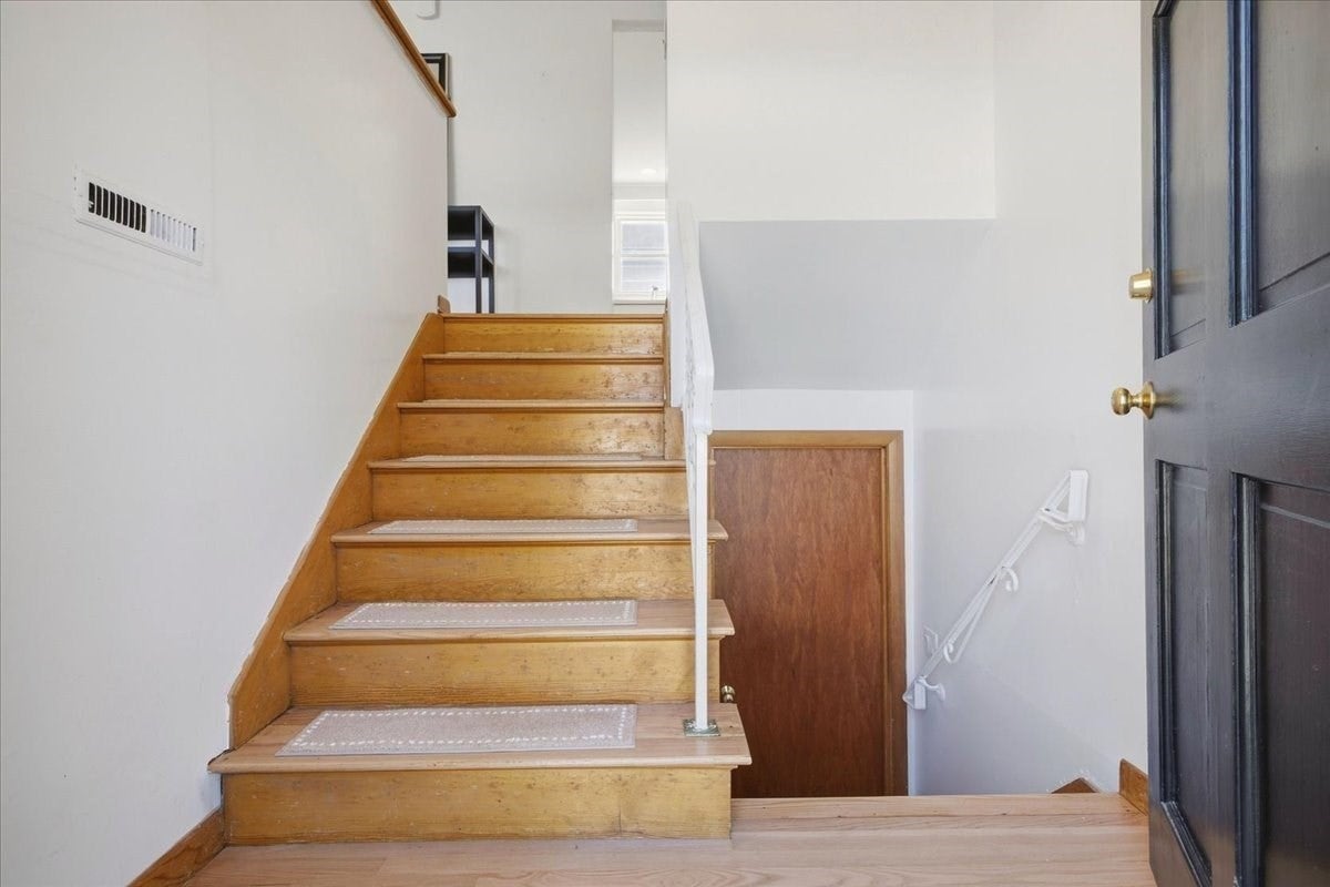 5 Moreau St